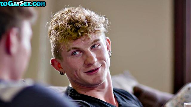 Ginger tattooed stud barebacks ass at home after kissing