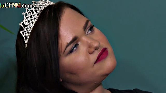 Busty CFNM domina babes sucking and stroking sub's cock