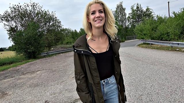 Loud outdoor sex with slim blonde