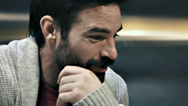 жена глубоко сосёт мужу и берёт его полностью