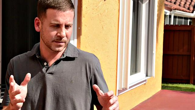 Katia's Poolside Seduction