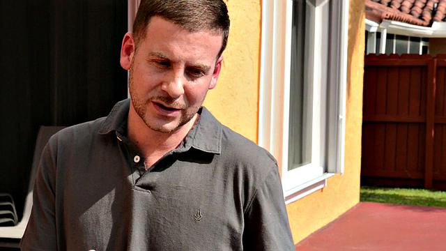 зрелая блондинка катя сосёт у бассейна и глотает сперму