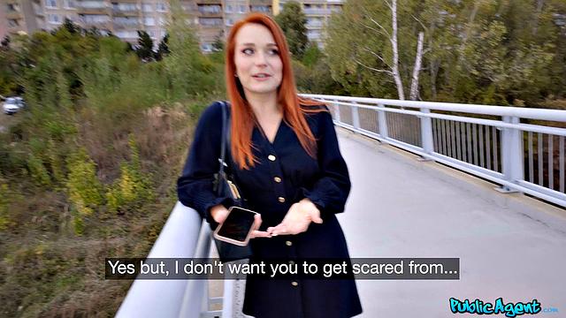 Русская рыжуля зацепилась на свидании и забыла трусы в тачке