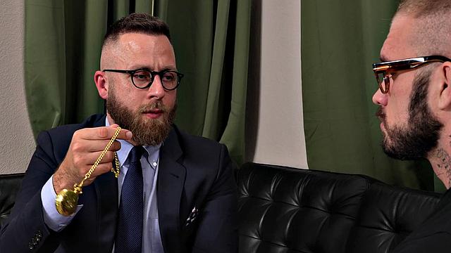 мускулистый психотерапевт загипнотизировал волосатого и вдул ему прямо на сеансе