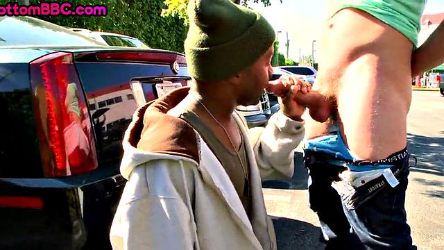 Ebony amateur pulled and fucked outdoor in public