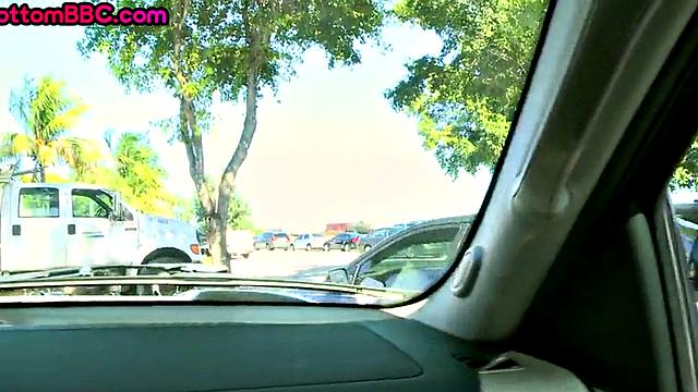 Ebony amateur pulled and fucked outdoor in public