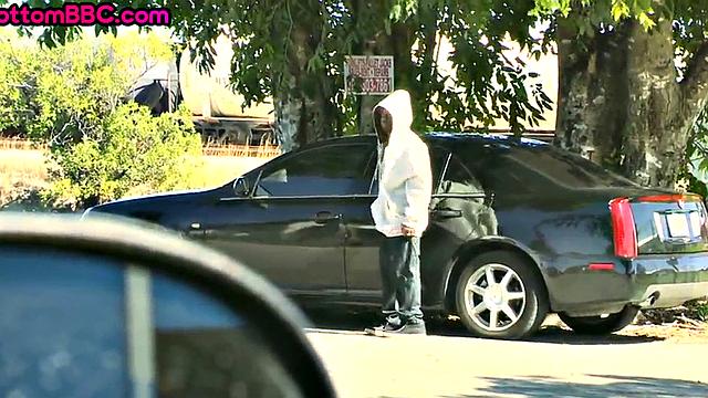 Ebony amateur pulled and fucked outdoor in public