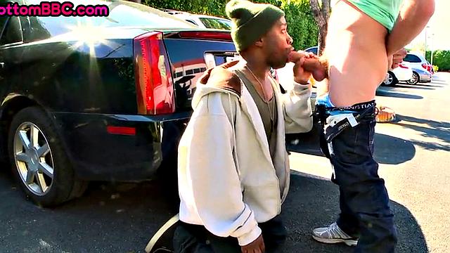 Ebony amateur pulled and fucked outdoor in public