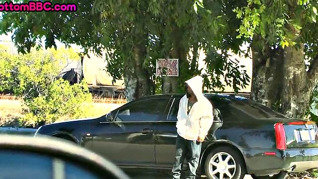 Ebony amateur pulled and fucked outdoor in public