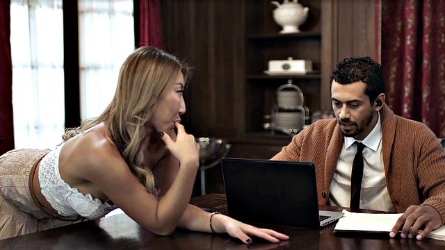 MODERN-DAY SINS - Hung Anal Lover Teased By Horny Nicole Doshi During Meeting Cll