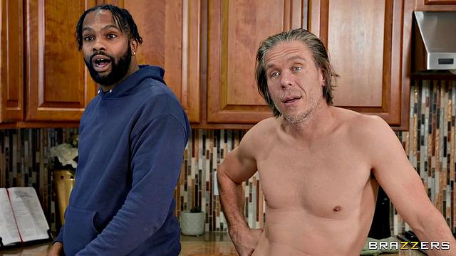 Коди Вор раскрывает грязные тайны пригорода с Черри Девиль и Миком Блу - троица в чулках, страпоне и никакой скромности!