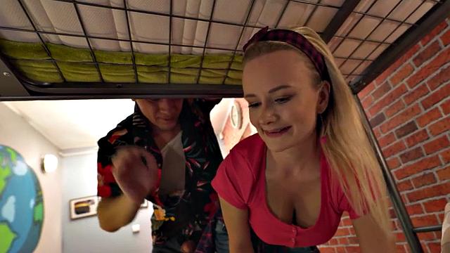 надратил пышногрудую студентку после автоурока