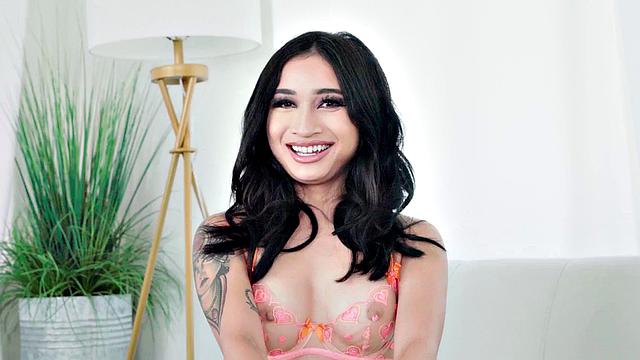 Bootylicious bae gets facefucked in POV after teasing