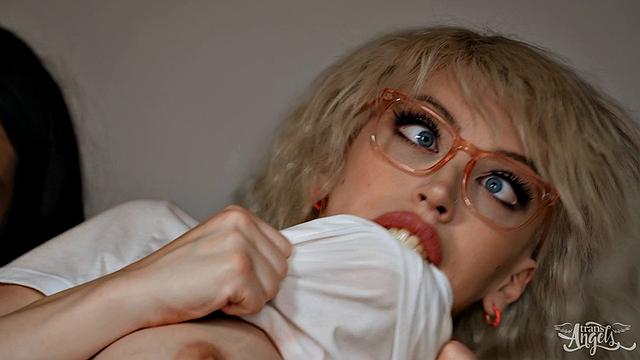 Сестры из женского общества, жаждущие члена