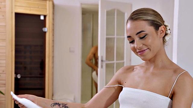 21yo girlfriend fucked by boyfriend after showering