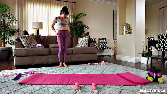 тренировка оборачивается жарким лесби-шоу с игрушками