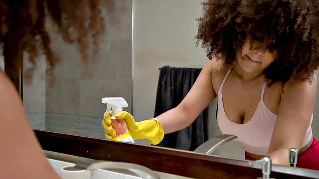 Slutty ebony enjoys fucking hardcore in doggystyle in pussy