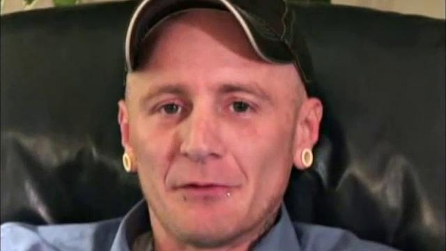 Рабочие мужики жестко дрочат друг другу в перерыве