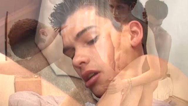 Juan Carlos and Santiago are boyfriends who hook up with Pedro and invite him over. Pedro doesn't know it, but the boys want to start a threesome with him.