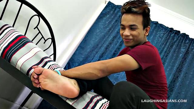 This hunky super cute Asian boy has some perfect Asian male feet. Derik is dark and handsome, so you're going to love this masculine Asian hunk as he slowly removes his shoes and socks up close to the camera for you.