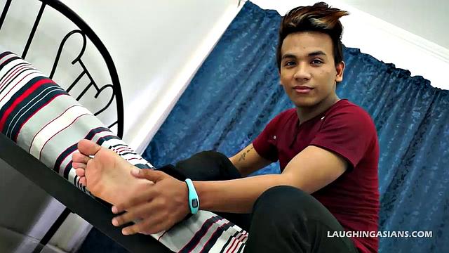 This hunky super cute Asian boy has some perfect Asian male feet. Derik is dark and handsome, so you're going to love this masculine Asian hunk as he slowly removes his shoes and socks up close to the camera for you.