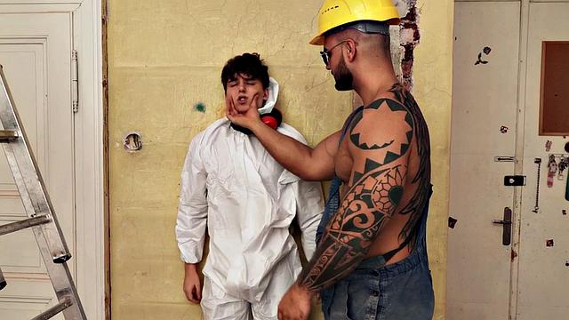 Tattooed hunk fucks twink in anal doggystyle