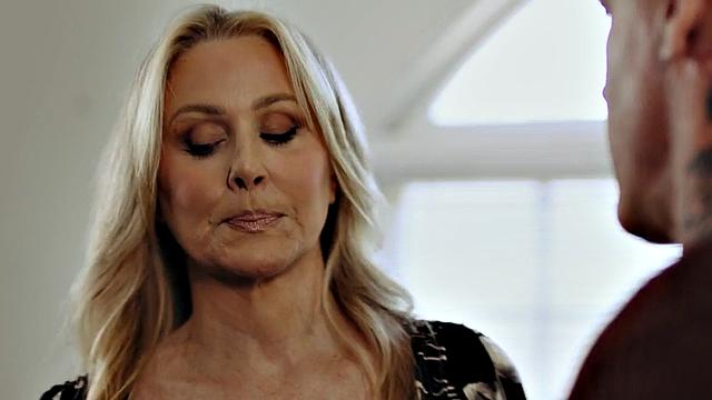 Insatiable bimbo cuntslammed