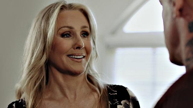 Insatiable bimbo cuntslammed