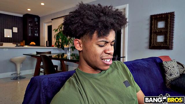 Кики Клаут соблазняет пасынка и получает анальный секс от Lil D.