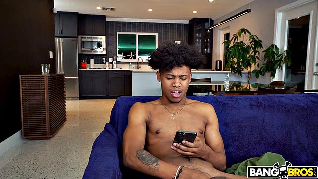 Кики Клаут соблазняет пасынка и получает анальный секс от Lil D.