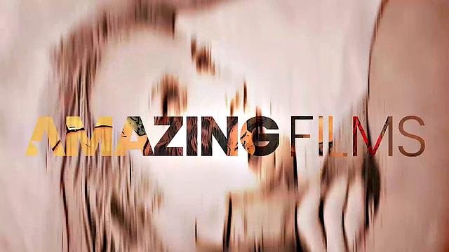 токио гудит: татуированная брюнетка скачет и сносит башню