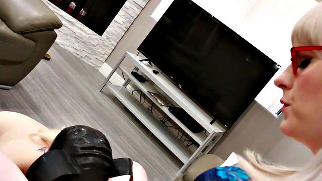 Trans domina deepthroated by masked sub in pup play