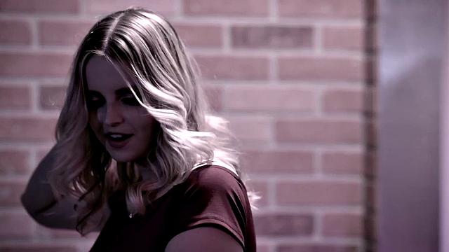 MILF stepmother penetrated in wet pussy by stepson