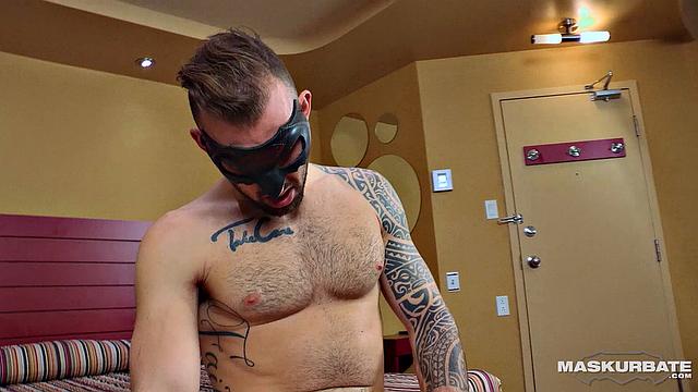 Amateur Big Dicked Hunk Solo - Maskurbate