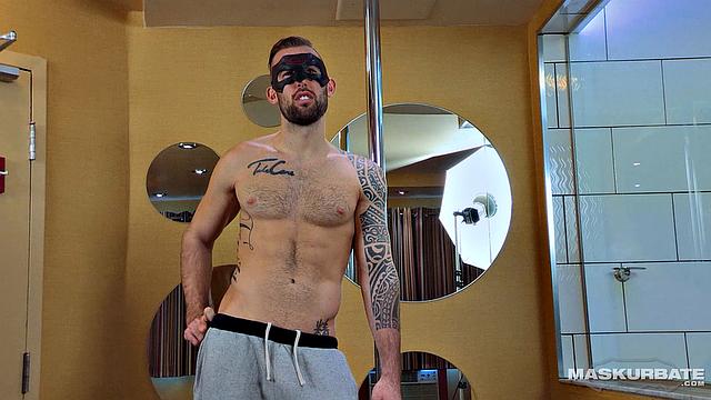 Amateur Big Dicked Hunk Solo - Maskurbate