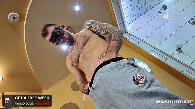 Amateur Big Dicked Hunk Solo - Maskurbate