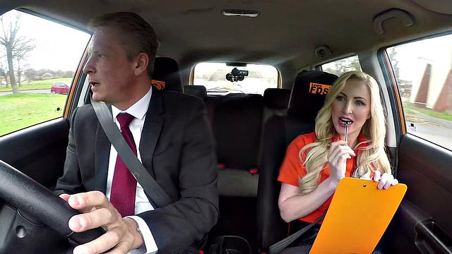 Horny dude pounds a tattooed blonde bombshell in pantyhose and work outfit