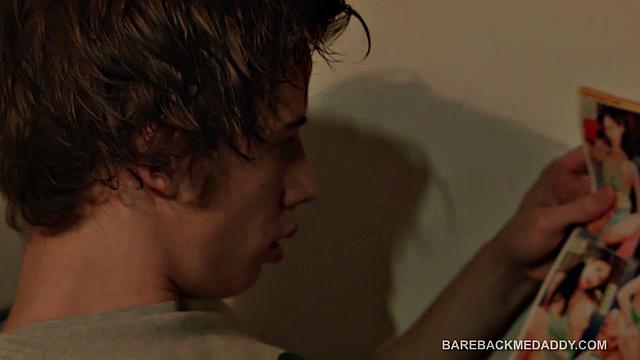 Victor Barebacks Horny Twinks