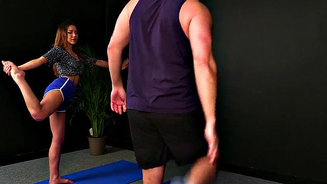 CFNM yoga babe gives her client HJ with cumshot