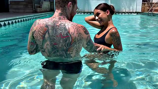 Real amateur enjoying sluts strapon