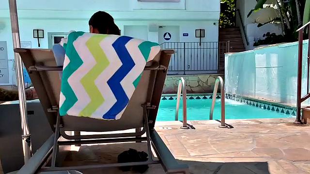 Real amateur enjoying sluts strapon