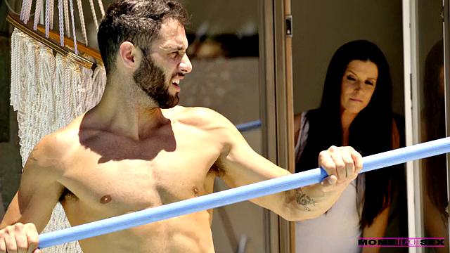 Competing with Mom - S6:E10