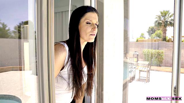 Мачеха против падчерицы: чей минет круче - тот и на коне!