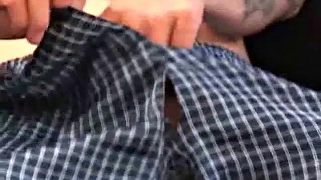 бисексуальный сварщик получает римминг и еблю в жопу от мужика