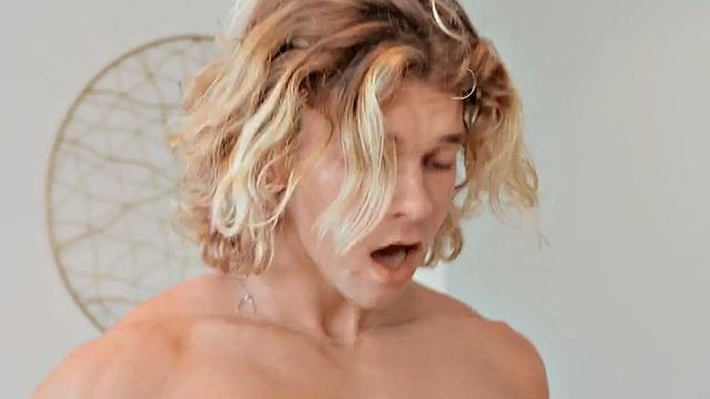 Amateur eager jock fucks cumming BF at home