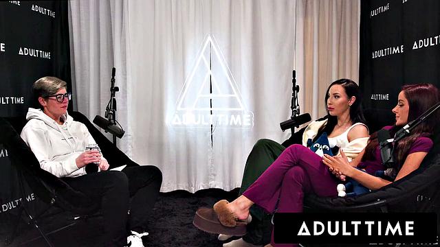 ADULT TIME - Lesbian Babes Melissa Stratton & Vanna Bardot Slutty Pussy Licking & Scissoring!