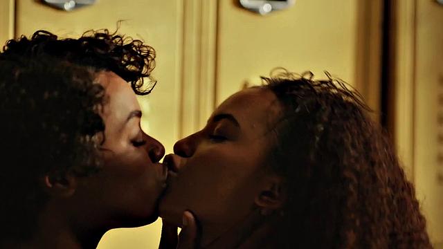 Black lesbian prison guard pussylicking inmate in lockerroom