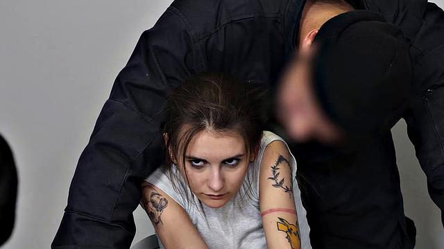 Секьюрити жёстко трахает чешскую татуированную красотку