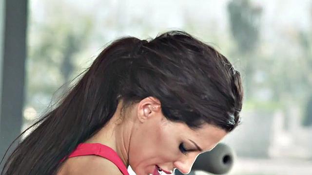 IR gym babe assfucked by BBC trainer after training at gym