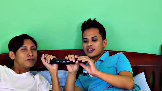 Two cute Asian twinks amusing themselves with a new double-sided dildo Rave brought over. Rave wants Gilbert to have some anal penetration play with him before they have bareback sex.